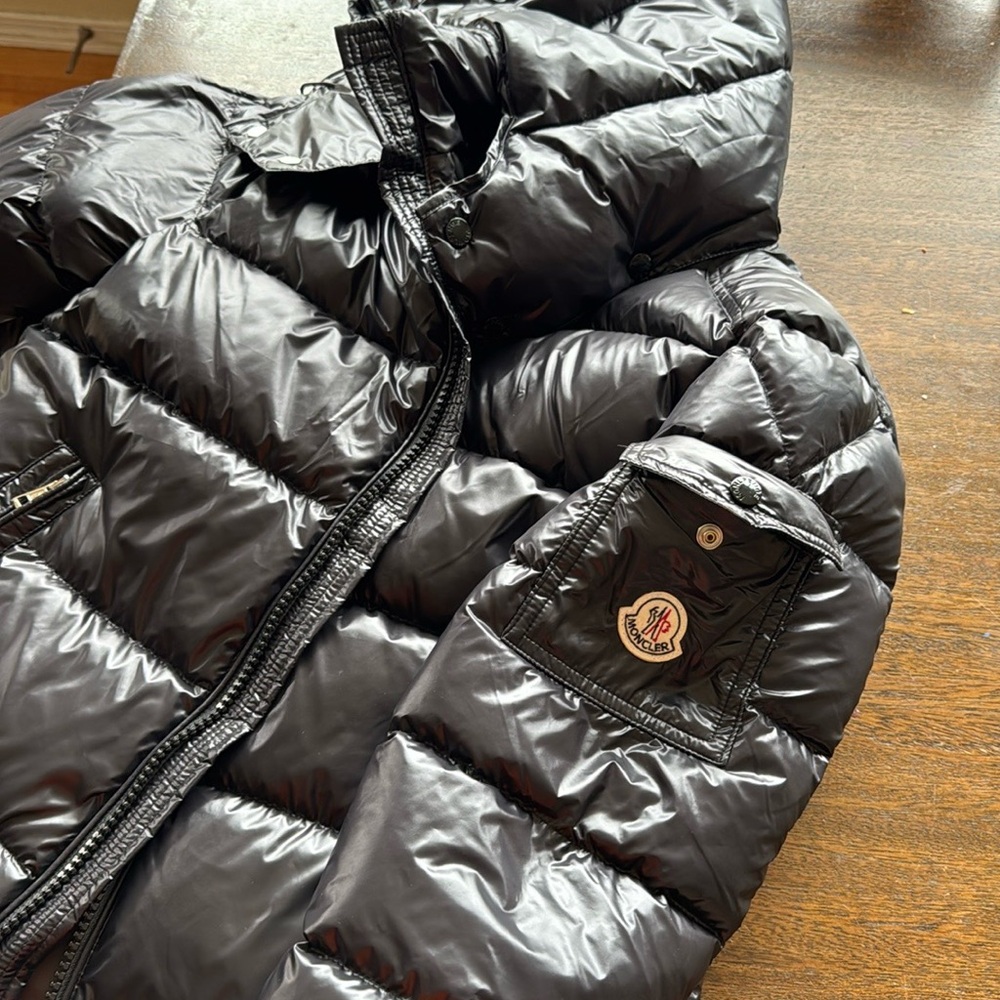 PLEASE VIEW CAREFULLY! 
Shiny Black Puffer Jacket!